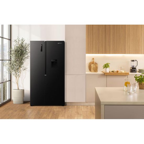 Gorenje Side-by-Side tv&ouml;faldur k&aelig;li- og frystisk&aacute;pur
