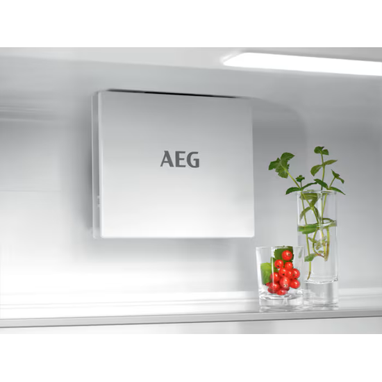 AEG GreenZone+ 8000  K&aelig;li- og frystisk&aacute;pur