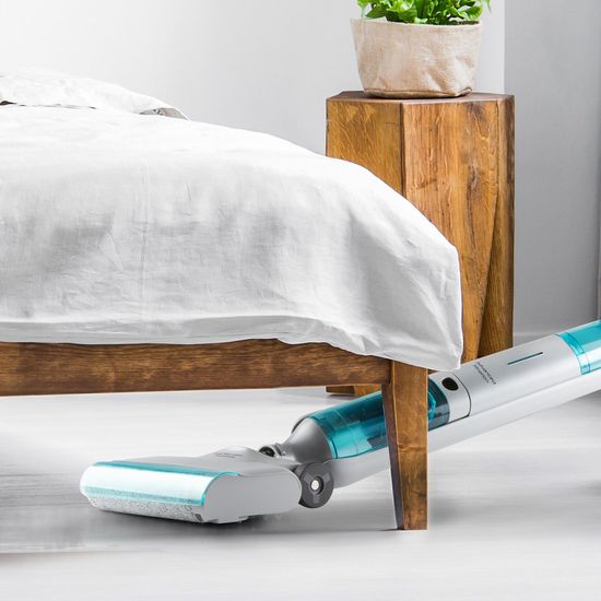 Domo sk&uacute;ringarv&eacute;l me&eth; ryksugu