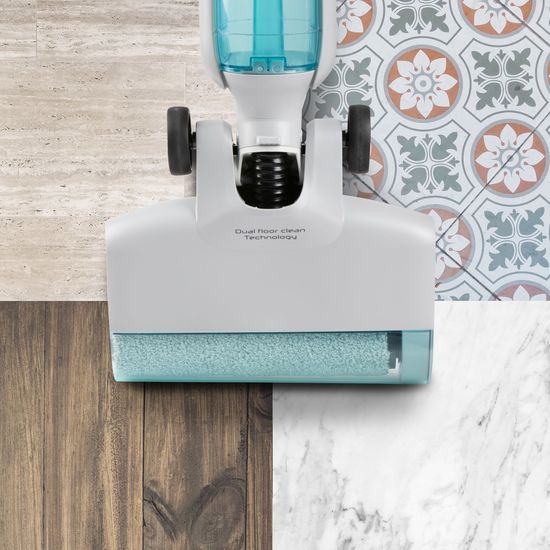 Domo sk&uacute;ringarv&eacute;l me&eth; ryksugu