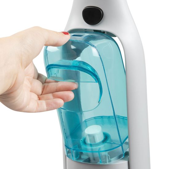 Domo sk&uacute;ringarv&eacute;l me&eth; ryksugu