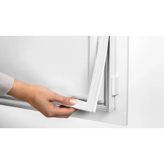 Liebherr Peak Frystisk&aacute;pur me&eth; klakav&eacute;l