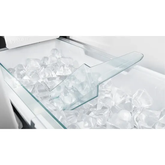 Liebherr Peak Frystisk&aacute;pur me&eth; klakav&eacute;l